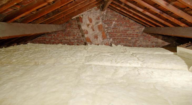 Matelas de laine de verre en plancher de combles perdus